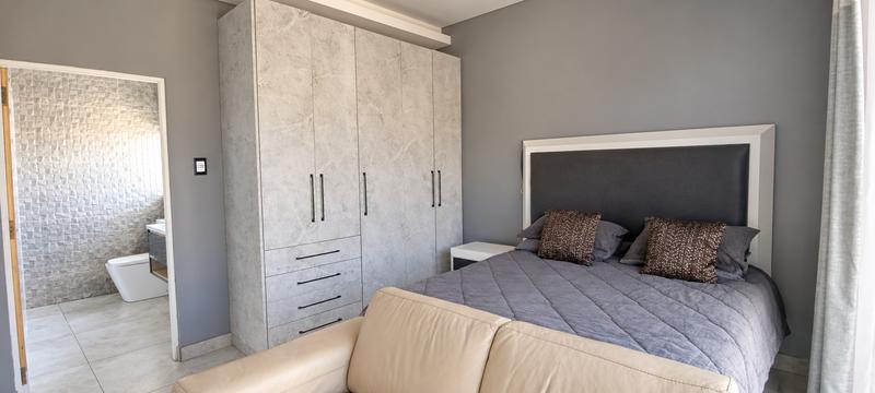 5 Bedroom Property for Sale in Middelburg Eastern Cape
